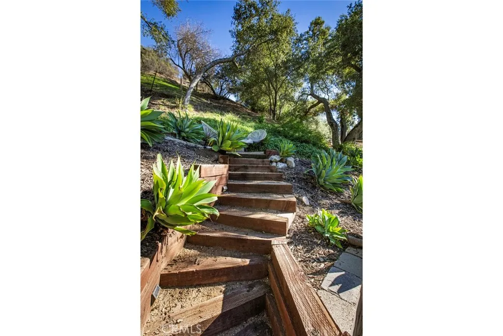 2820 E Chevy Chase Drive, Glendale, California 91206 home-pic-49